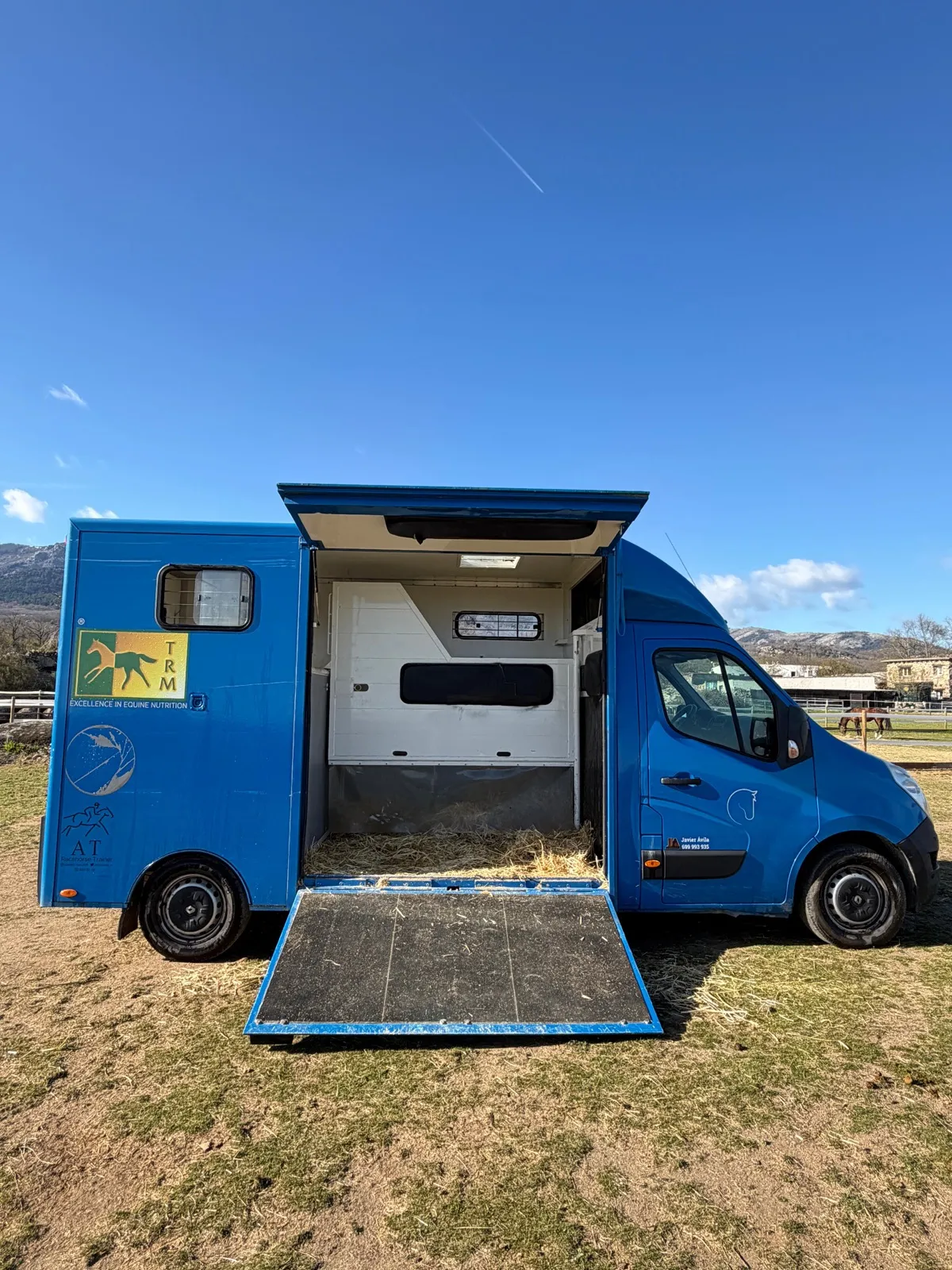Renault Master azul exterior