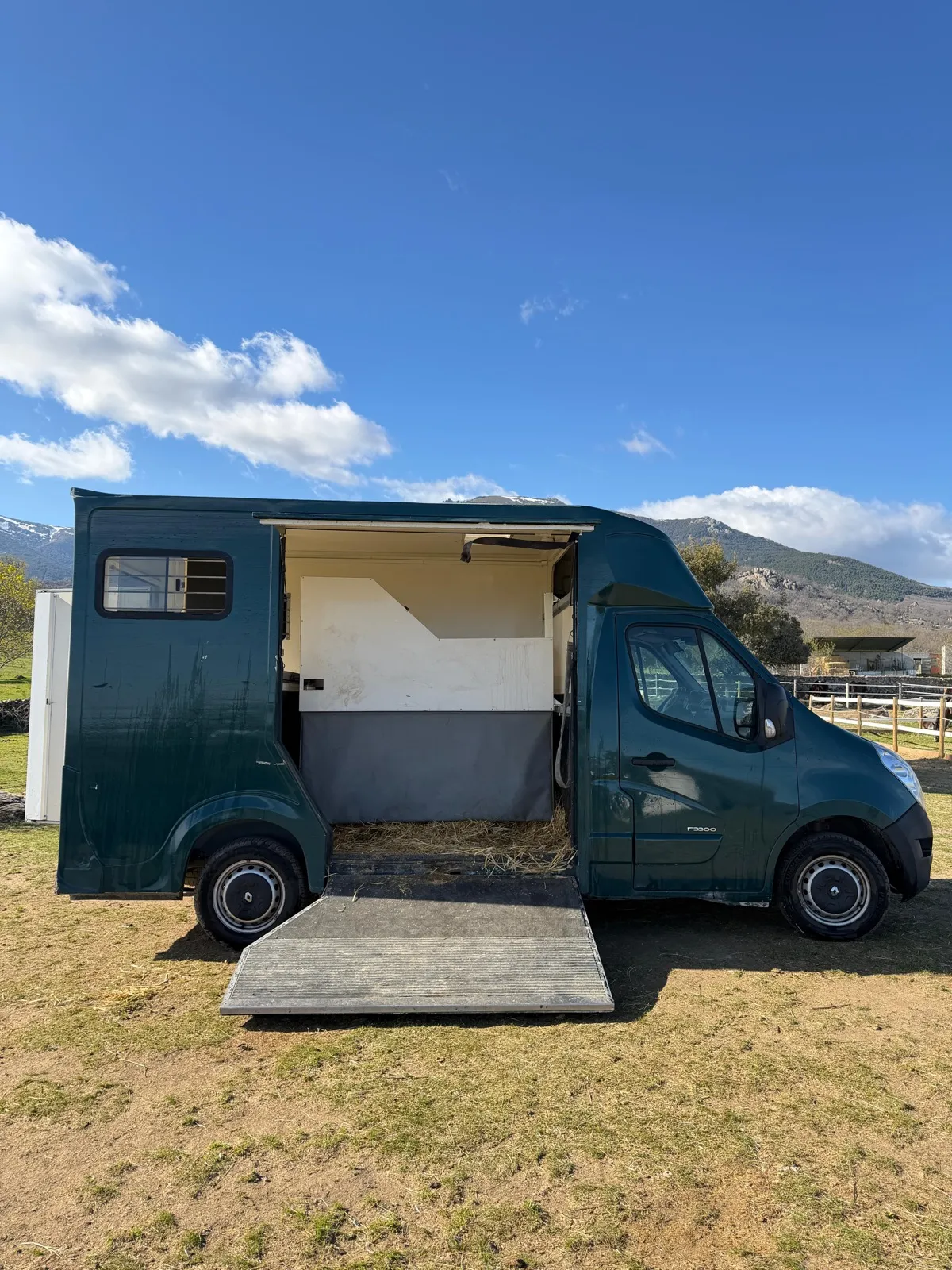 Renault Master verde