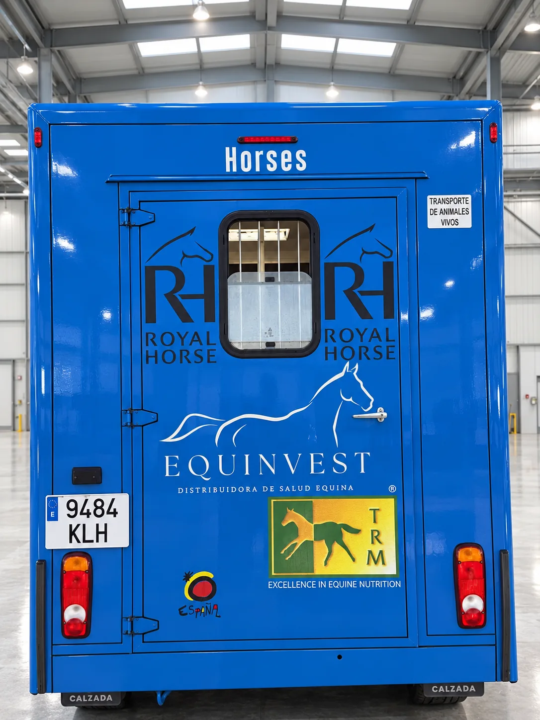 Furgoneta para caballos de nuestra flota
